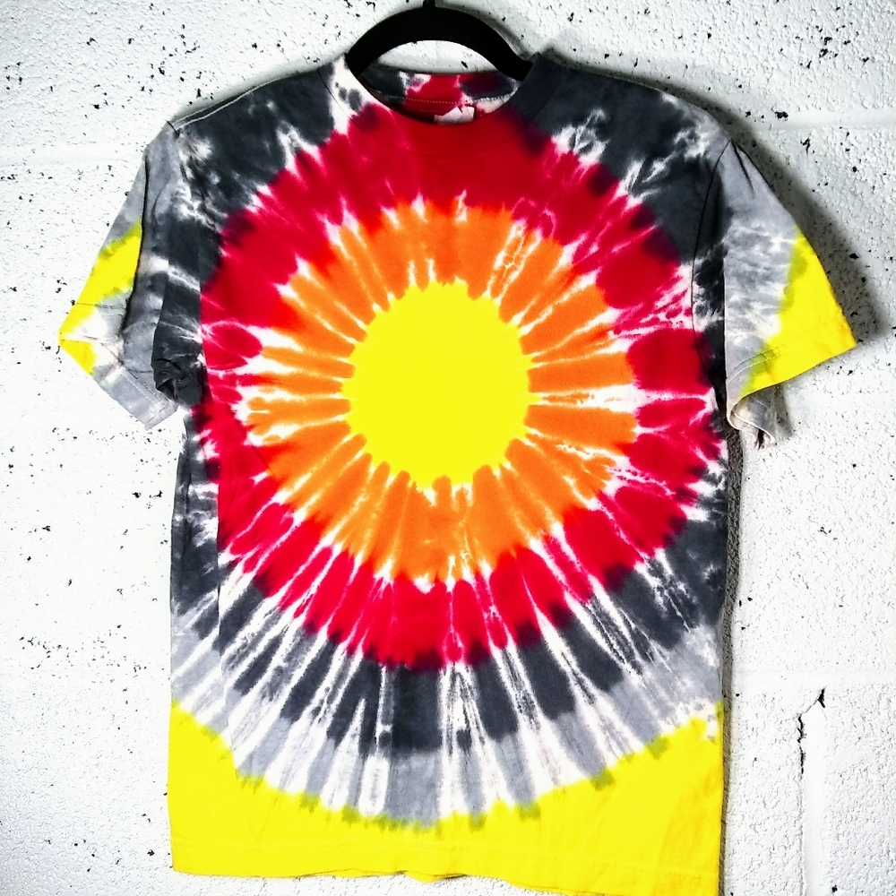 Handmade Boutique Tie Dye Sunburst Youth Medium Unisex Tee shirt